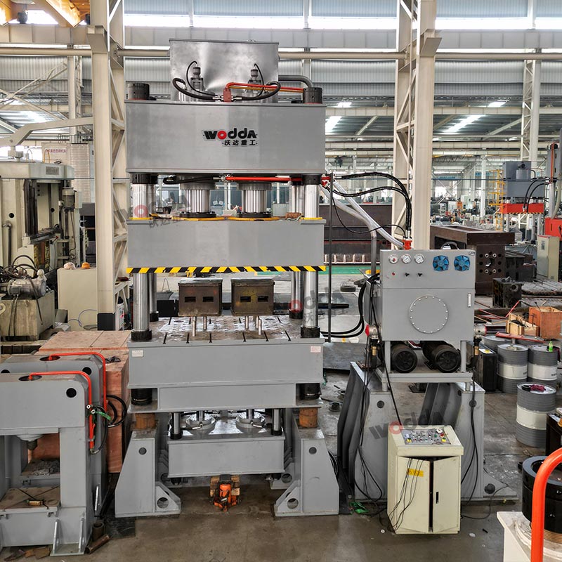630噸四柱液壓機(jī) 630噸四柱液壓機(jī)