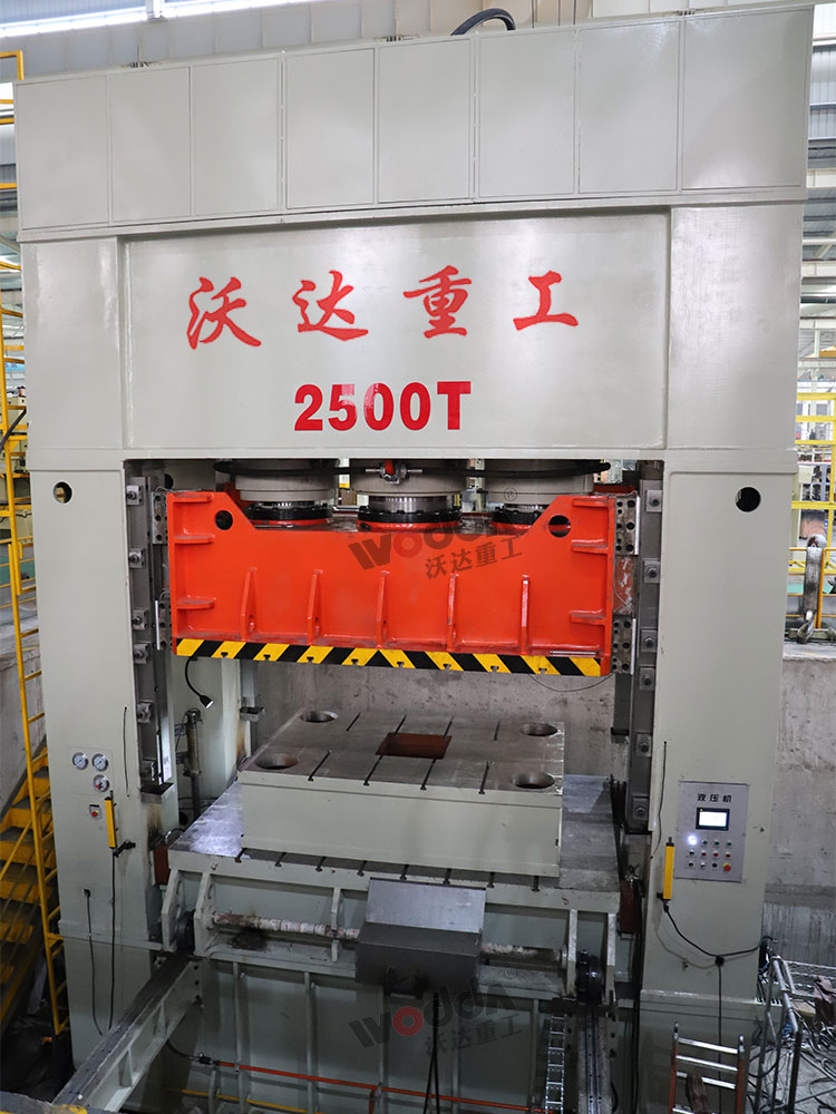 2500噸框架式液壓機(jī) 2500噸框架式液壓機(jī)