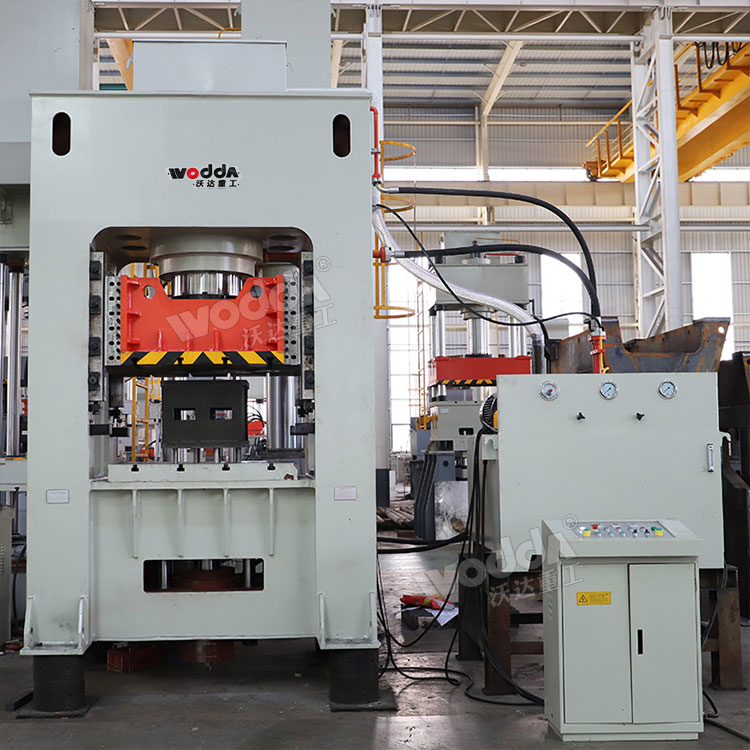 630噸框架式薄板拉伸機(jī).jpg 630噸框架式薄板拉伸機(jī).jpg